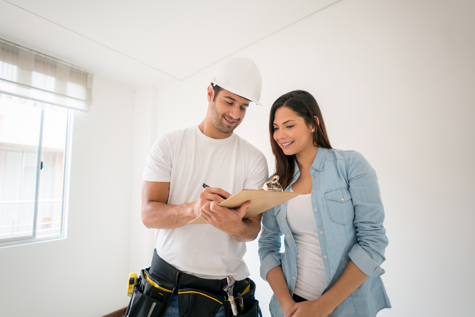 Contractor talking to a woman at home